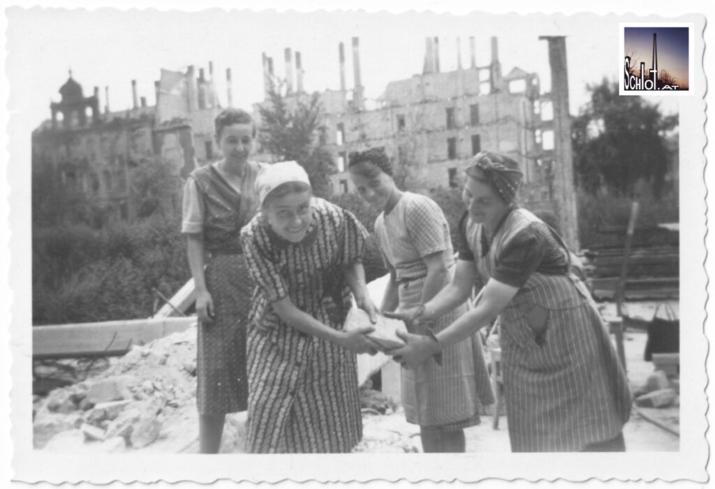 ?AT | Arbeiterinnenportrait | Trümmerfrauen | ~1945